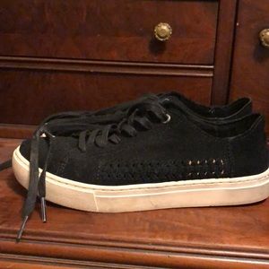 Toms suede tennis shoes size 6